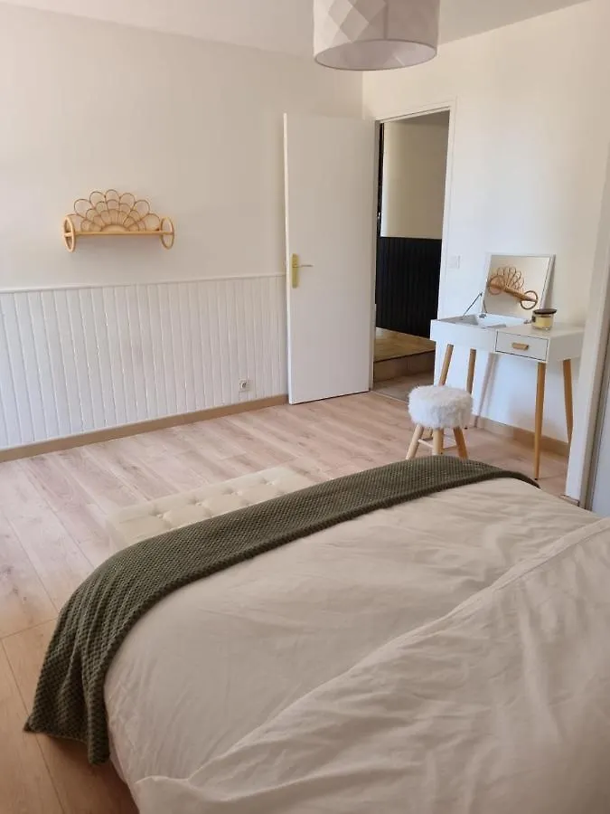 Holiday home Longere Independante Avec Terrain De Tennis Prive Saint-Maugan