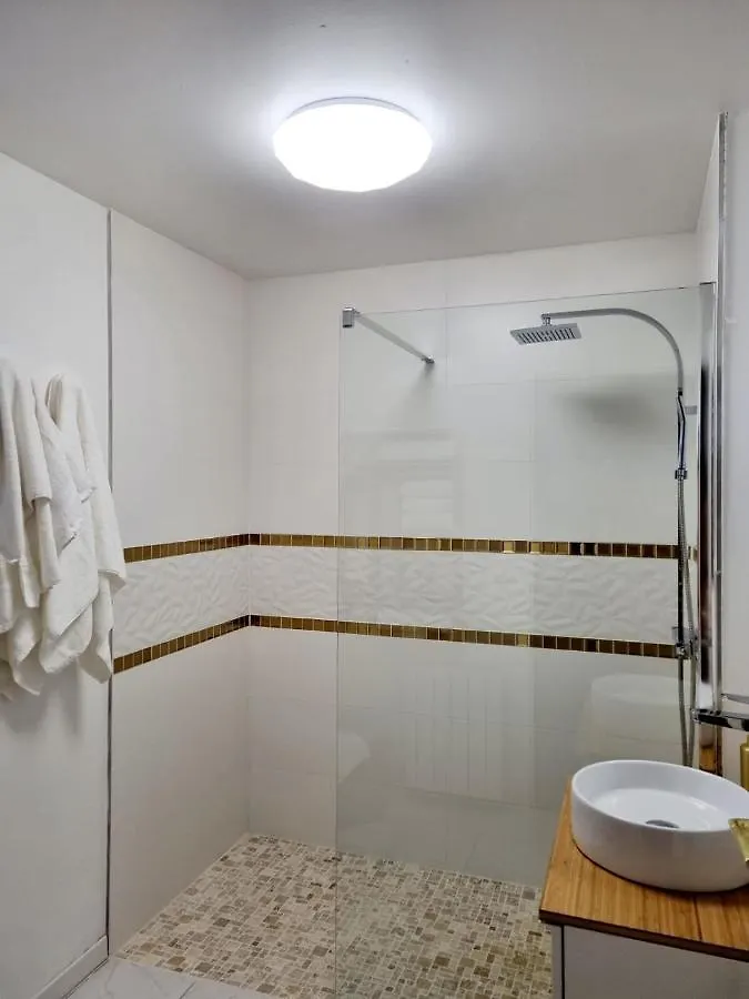 Holiday home Longere Independante Avec Terrain De Tennis Prive Saint-Maugan France